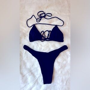 Completely new suits, never worn, the size is very small, they are beautiful